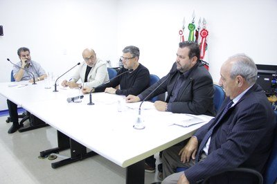 Reunião debate problemas na área da saúde