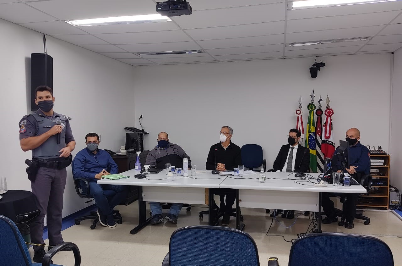 Reunião discute a presença de motoristas clandestinos no aeroporto
