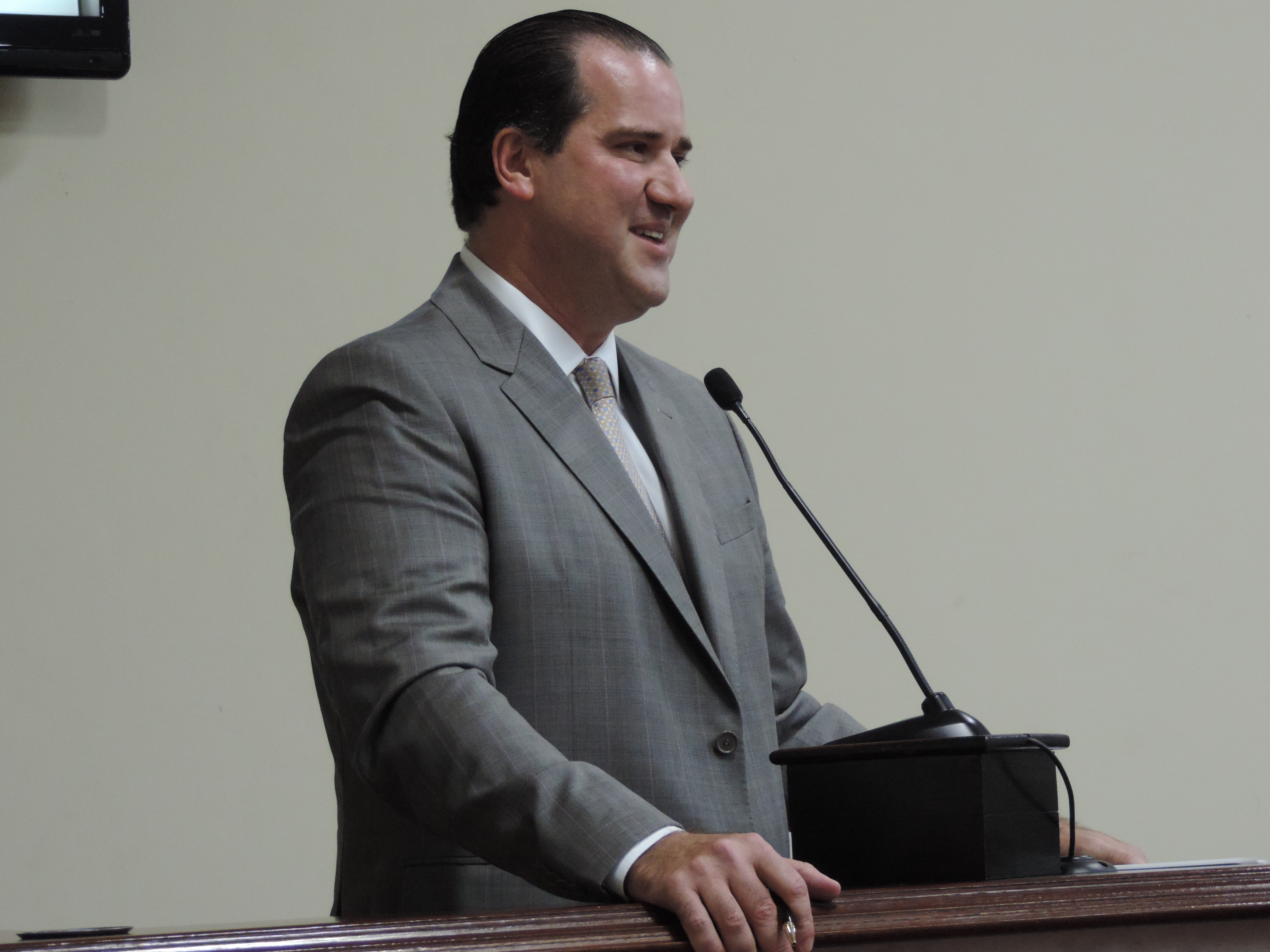 Rogério Melzi é homenageado na Câmara