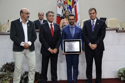 Roni Vieira recebe homenagem na Câmara 