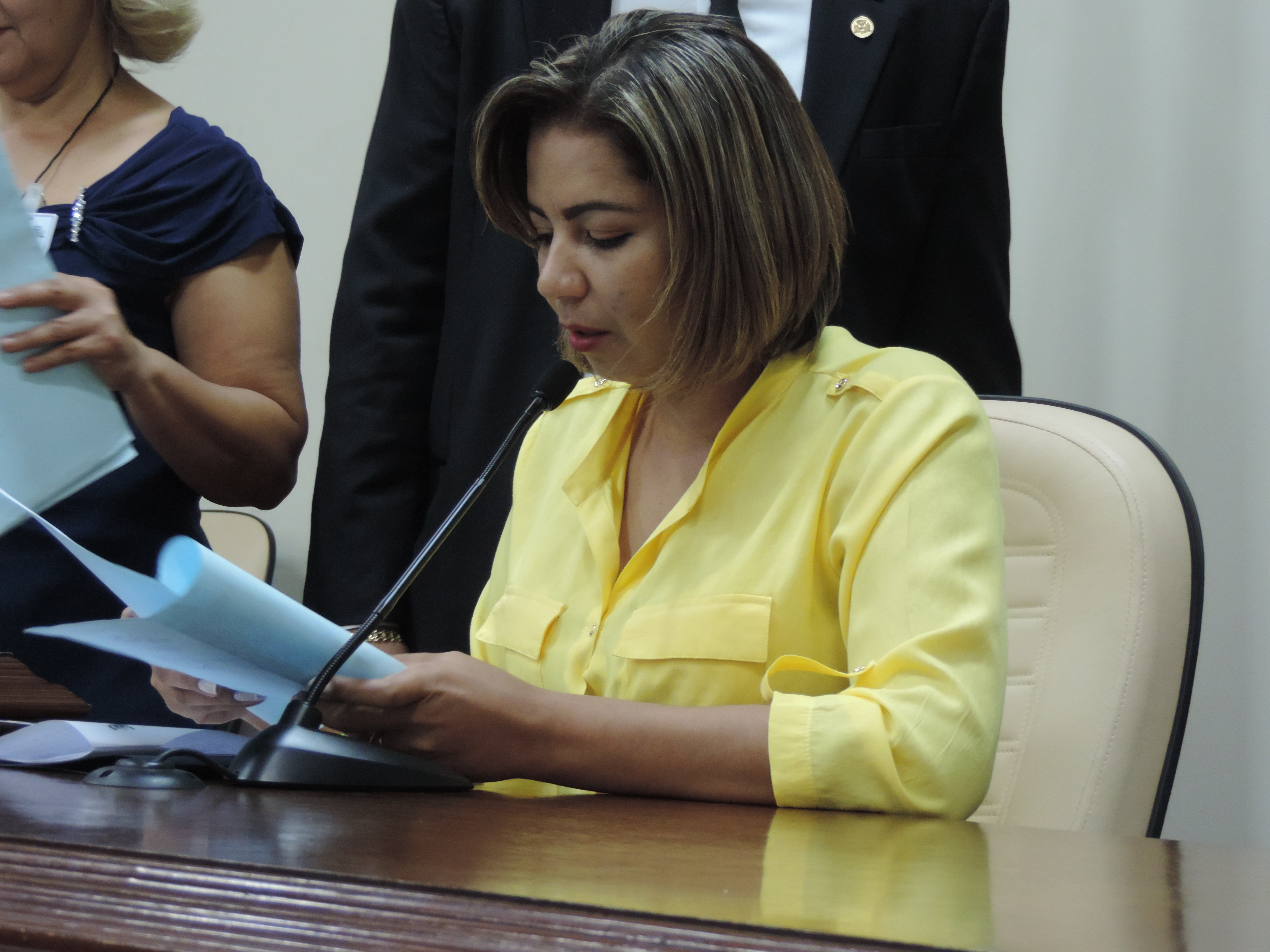 Escolas devem exibir telefones para denúncias de abusos