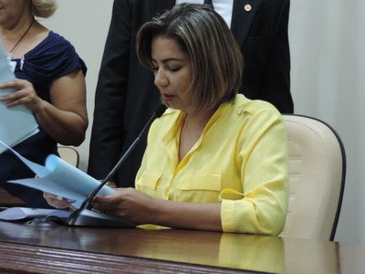 Escolas devem exibir telefones para denúncias de abusos
