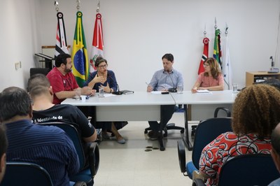Secretária de Educação participa de encontro no Legislativo
