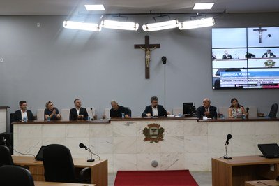 Mesmo sem a presença da secretária, autoridades, pais e professores falaram sobre precariedade da educação municipal Secretária não comparece em audiência da Comissão de Cidadania