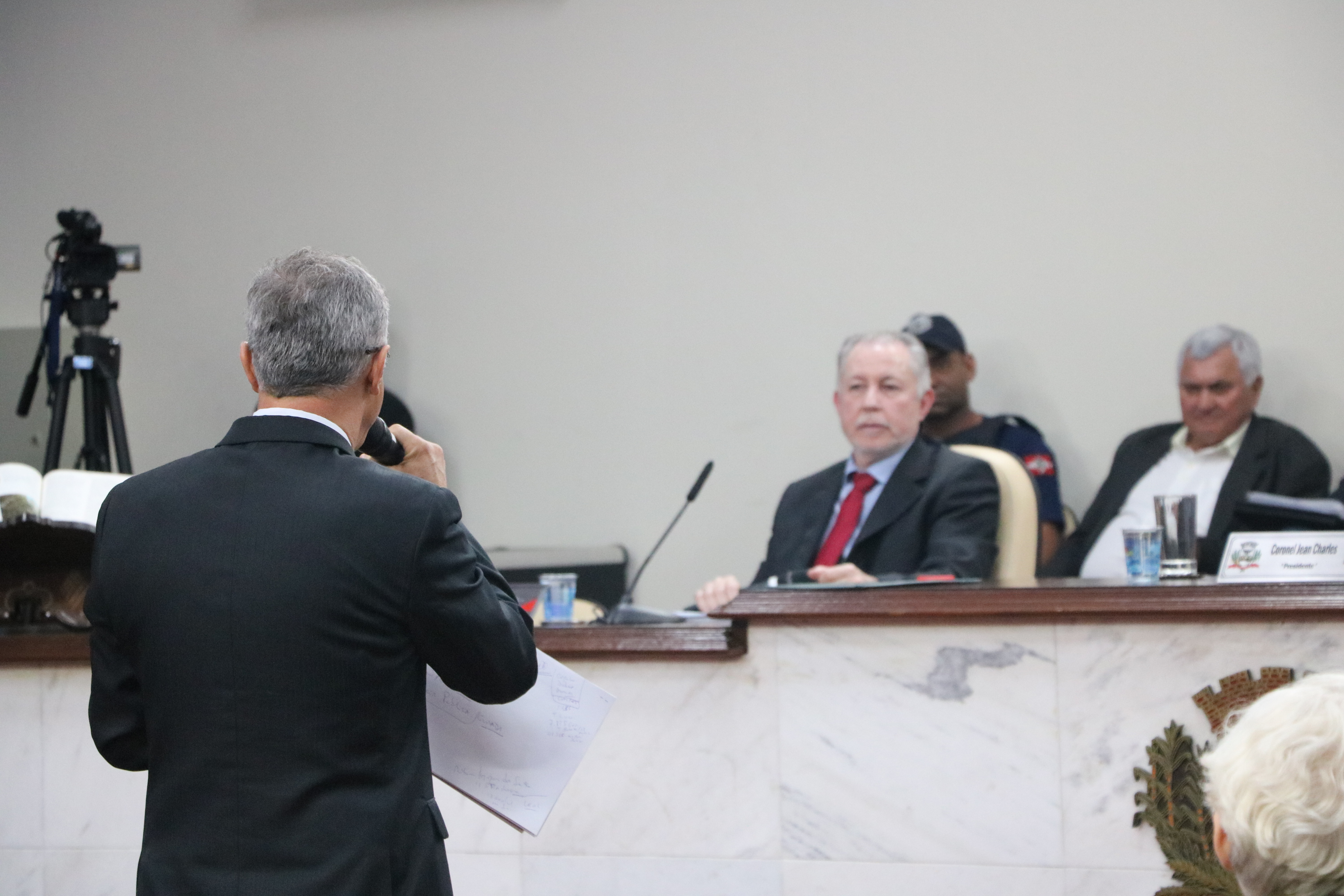 Secretário de trânsito presta esclarecimentos durante sessão