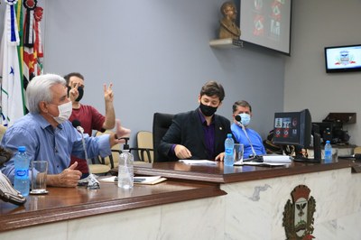 Secretário presta esclarecimentos sobre fim do contrato de transporte