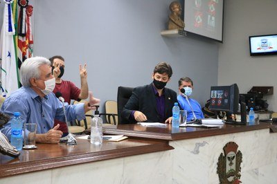Secretário presta esclarecimentos sobre fim do contrato de transporte