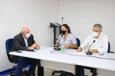 Secretário responde a questionamentos da Frente Parlamentar