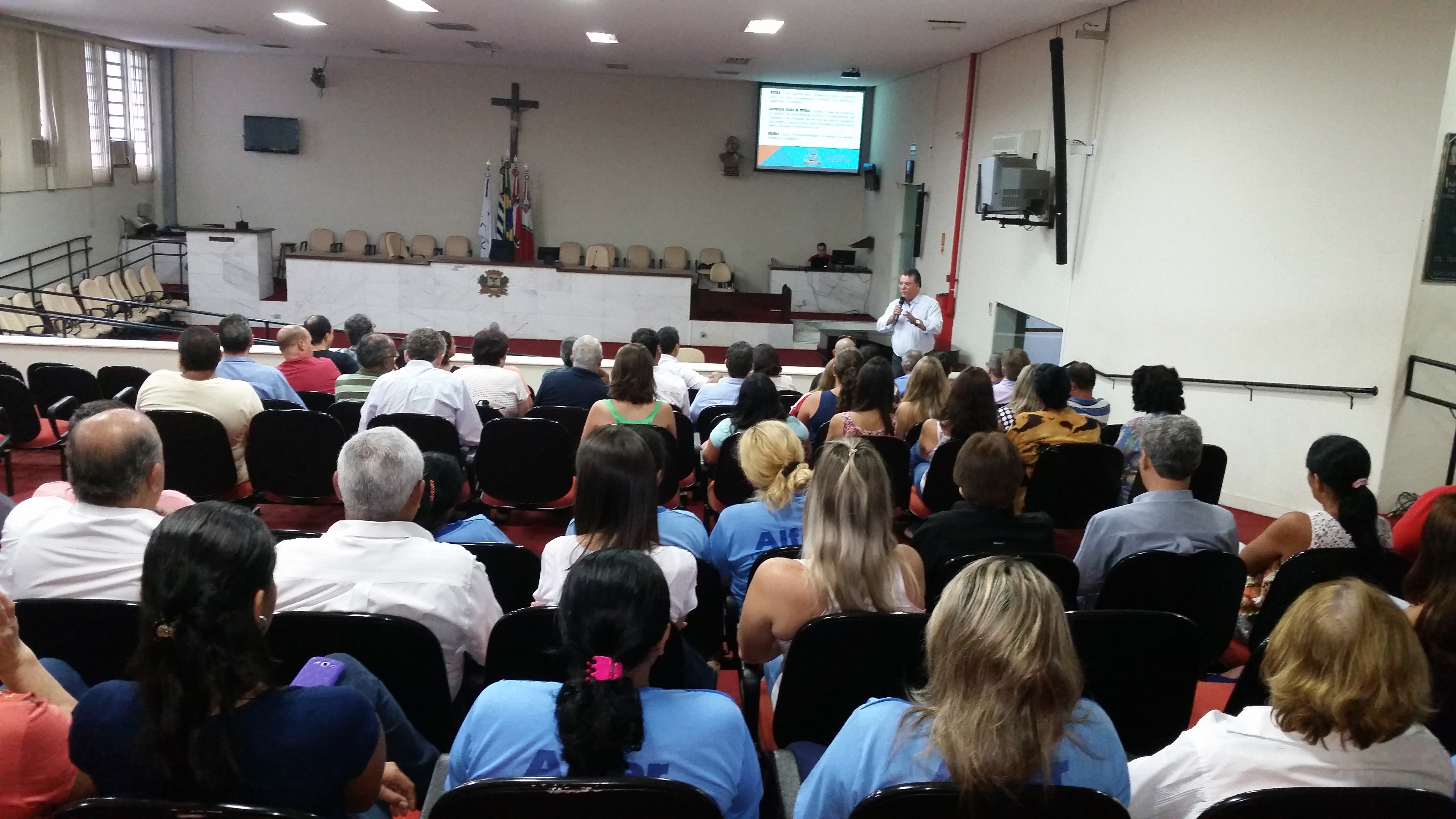 Servidores participam de reunião sobre modelo de gestão