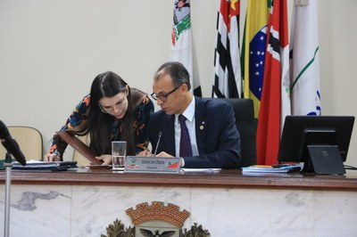 Sessões extras têm seis projetos na pauta