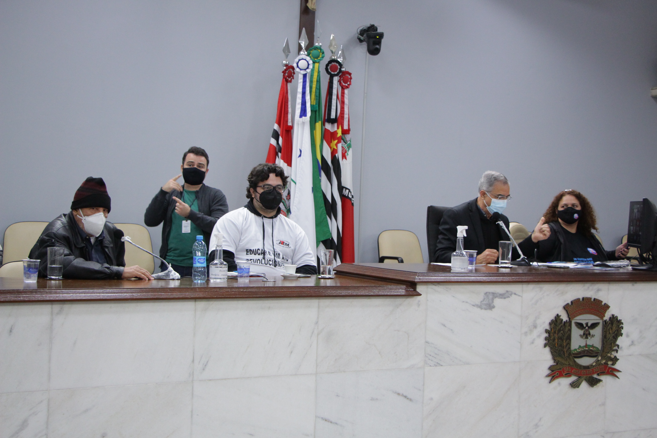 Sindicatos e vereadores debatem PEC 32