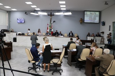 Câmara aprova alteração em lei de transporte por aplicativo