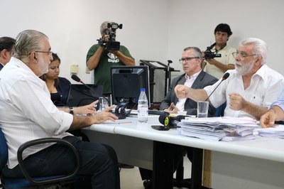 Valdomiro presta depoimento e nega irregularidades no serviço de lixo