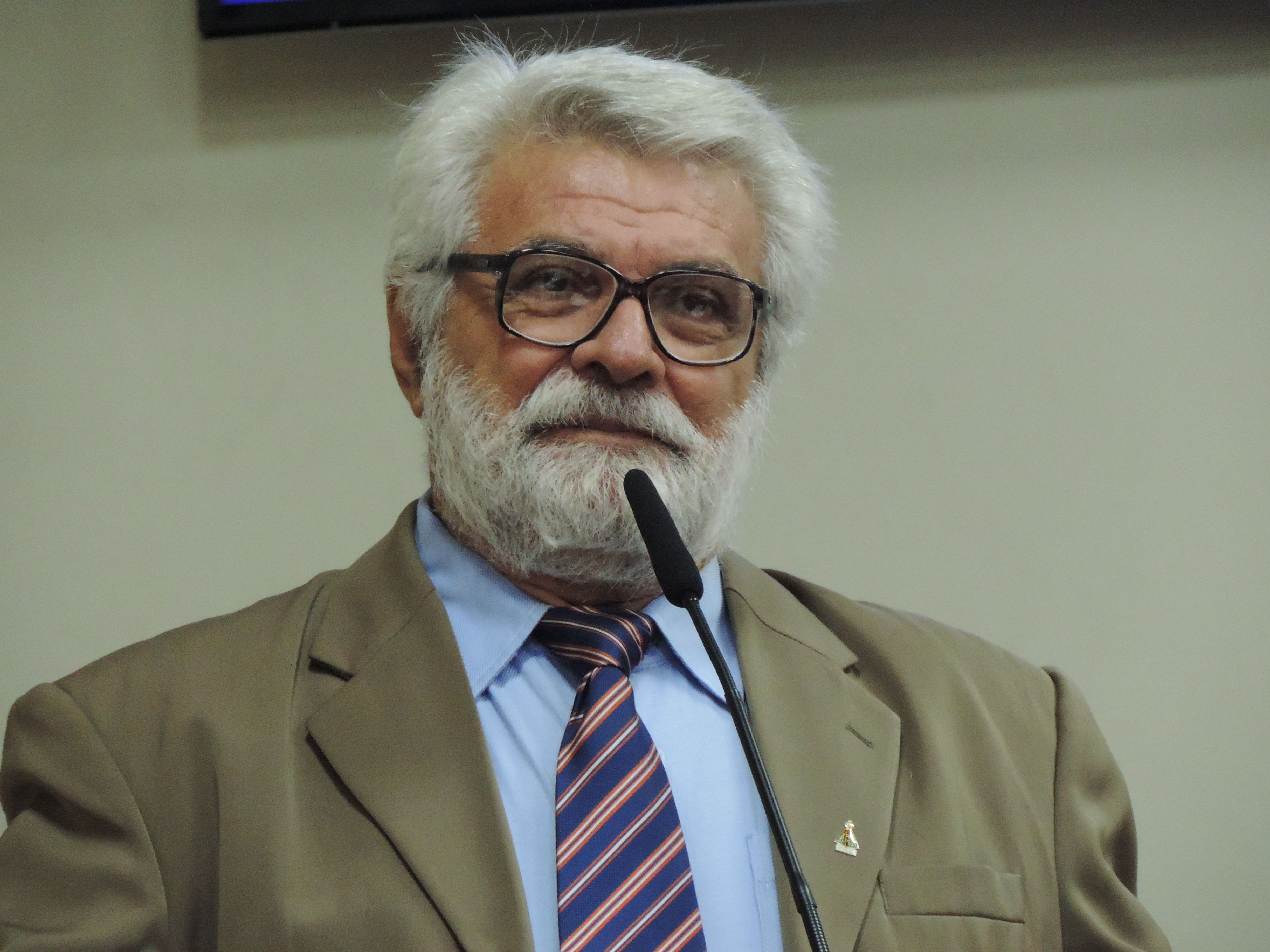Valdomiro veta sete projetos de lei aprovados pela Câmara