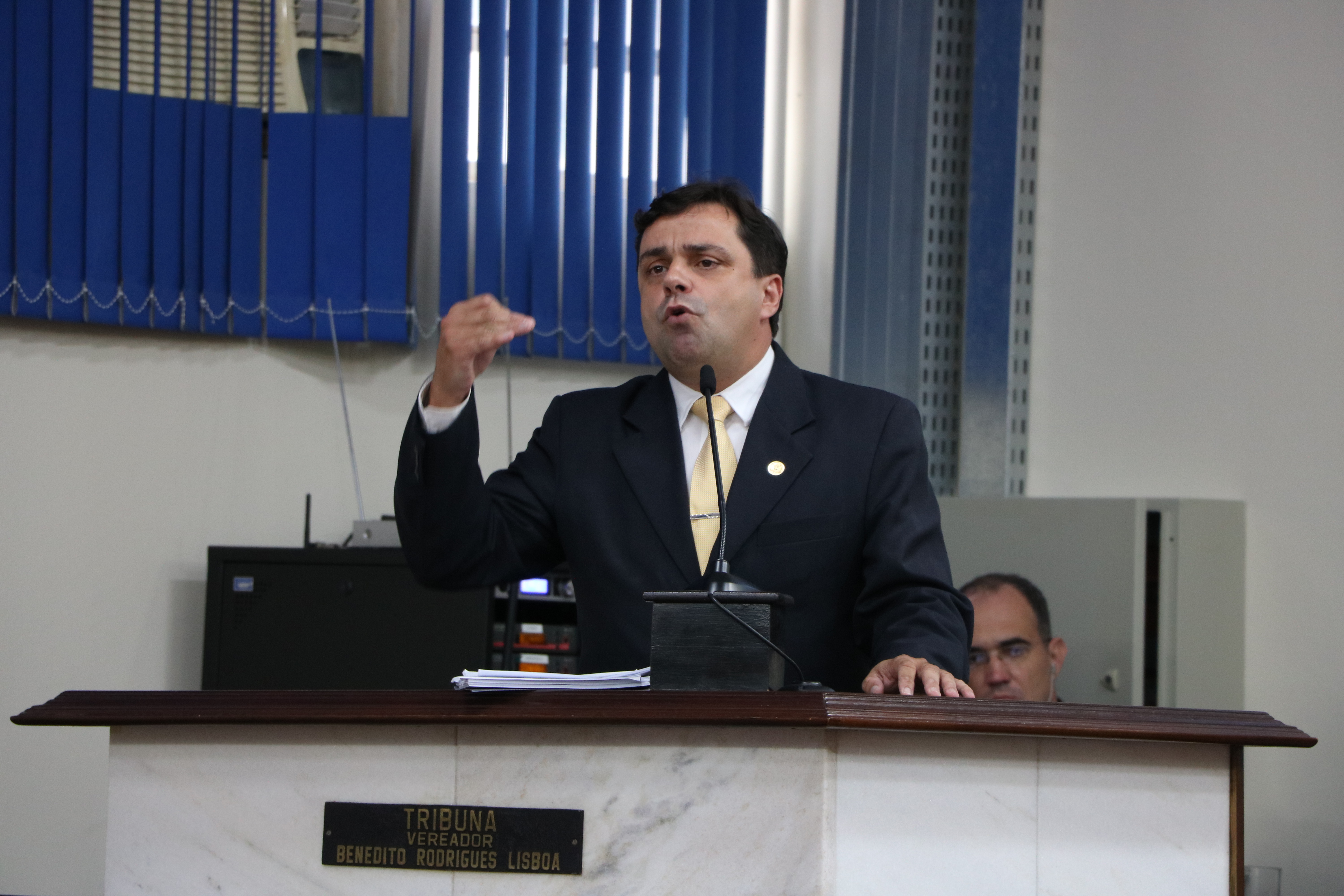 Vereador pede comissão para estudar preços de combustíveis
