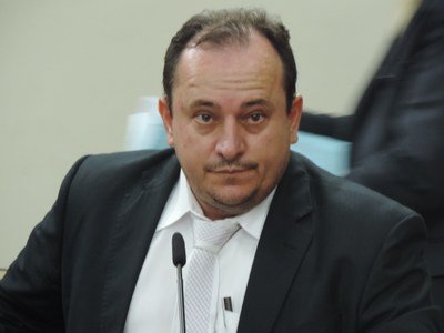Vereador sugere 'Cidade Limpa' para cachorros
