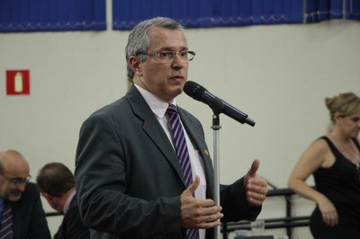 Vereadores acabam com limitação de CEIs na Câmara