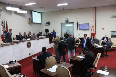 Vereadores adiam votação das contas de Valdomiro