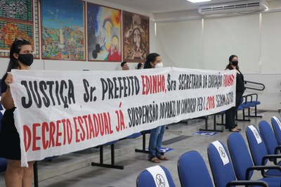Vereadores adiam votação de projetos em pauta