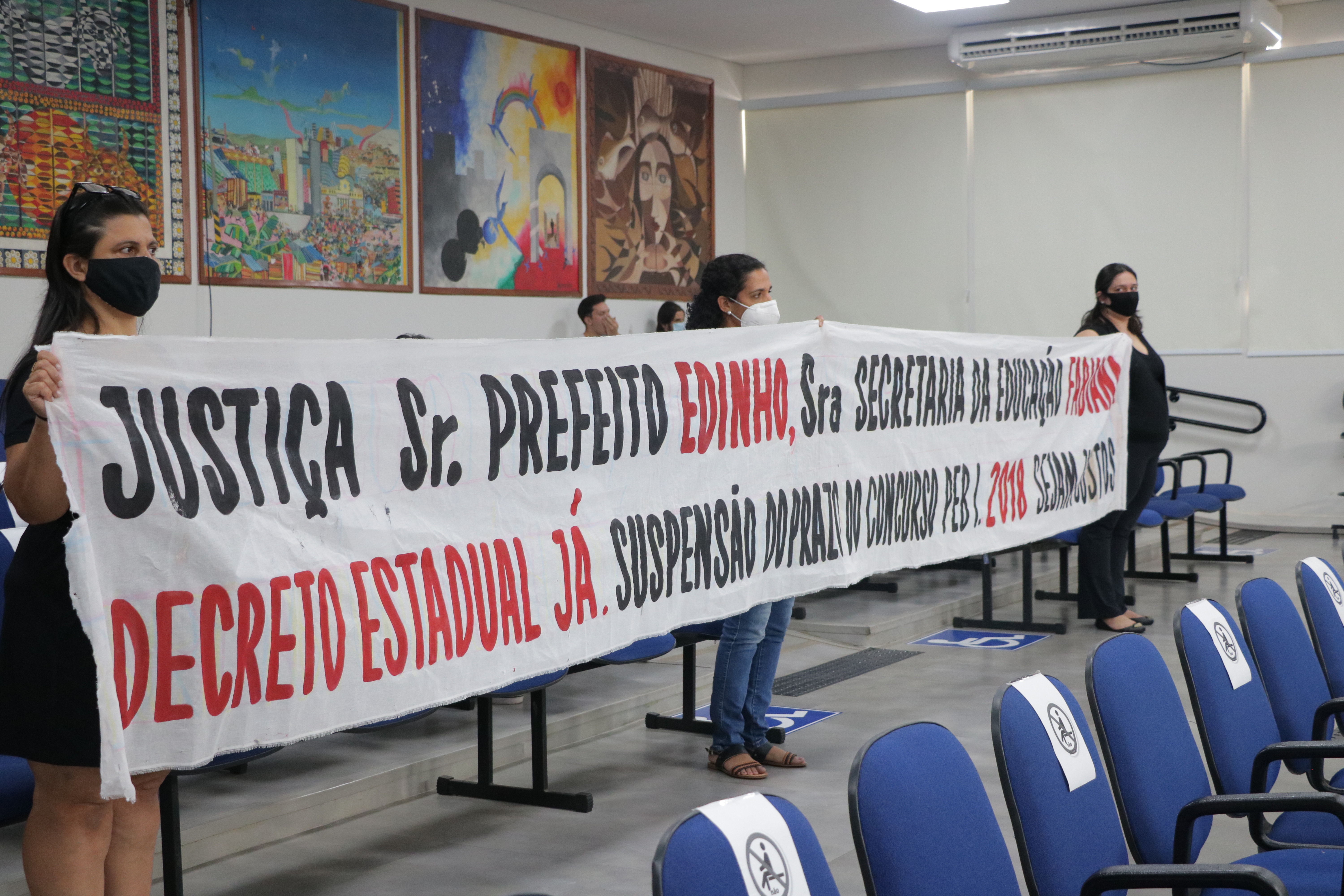 Vereadores adiam votação de projetos em pauta