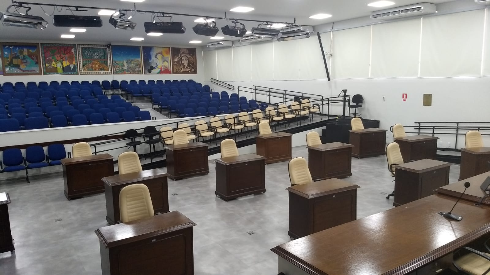 Vereadores analisam 11 projetos na sessão convocada para quinta-feira