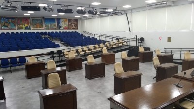Vereadores analisam 11 projetos na sessão convocada para quinta-feira