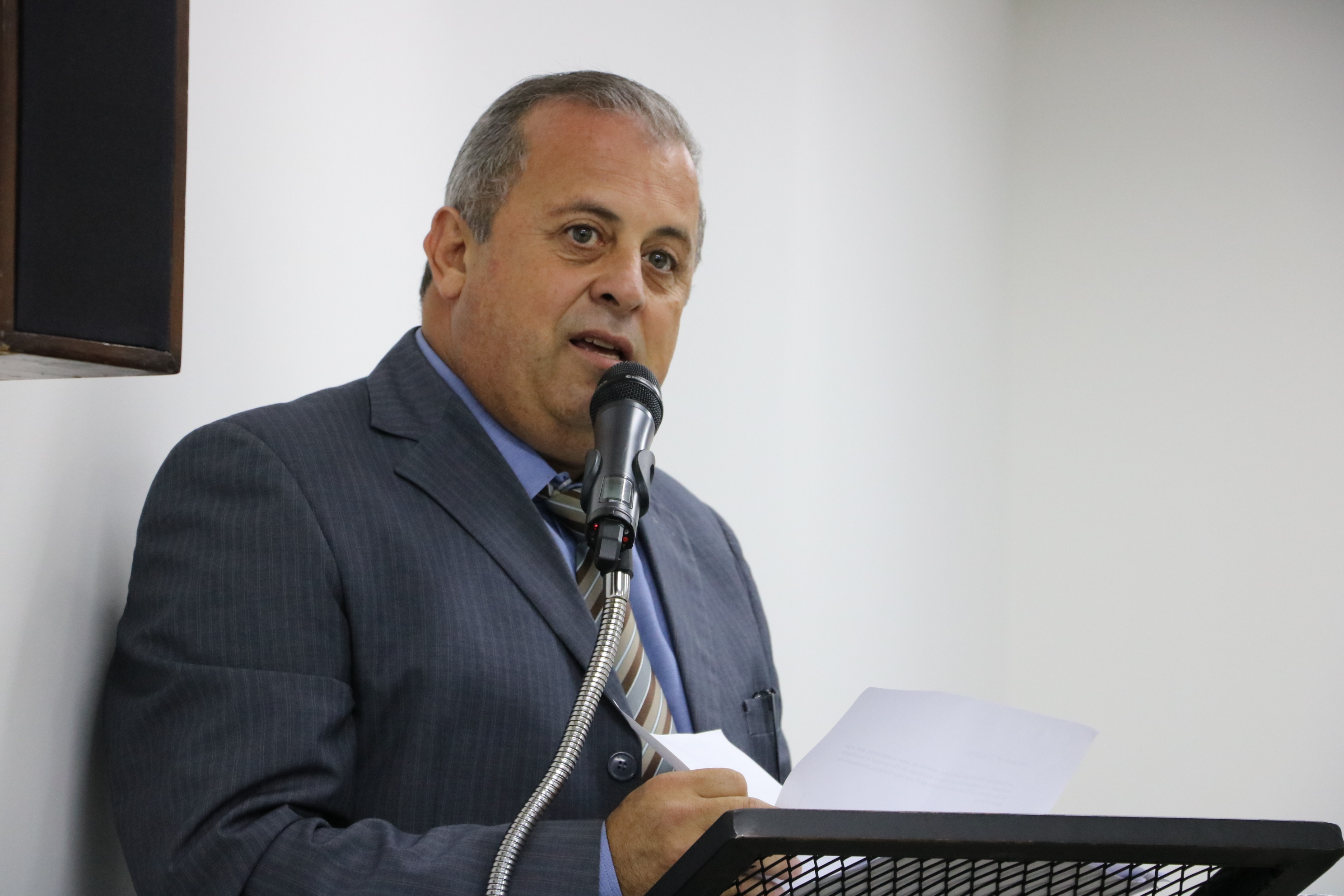 Vereadores analisam projeto que concede serviços funerários