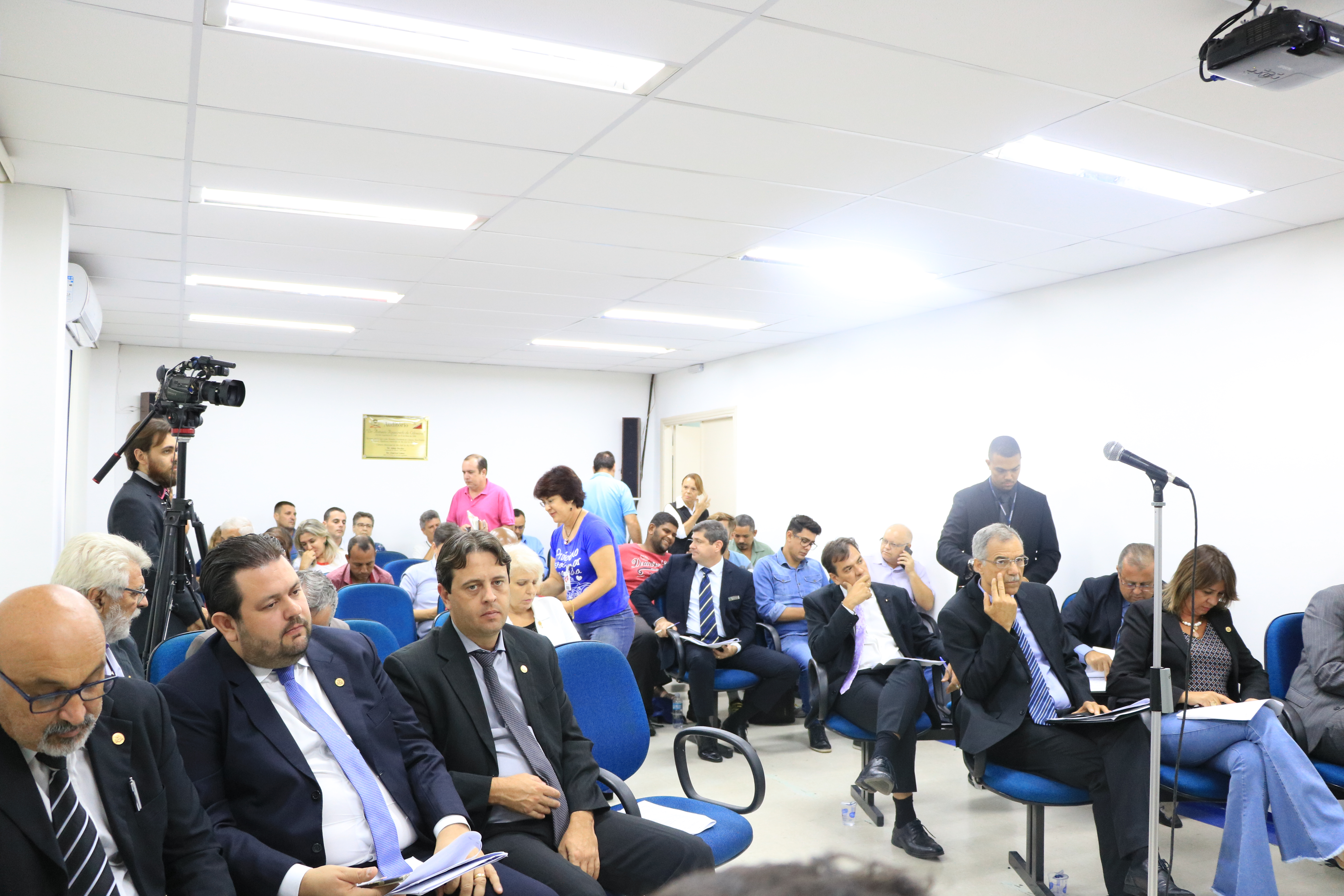 Vereadores analisam sete projetos na 10ª sessão ordinária