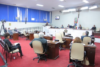 Vereadores analisam sete projetos na 32ª sessão
