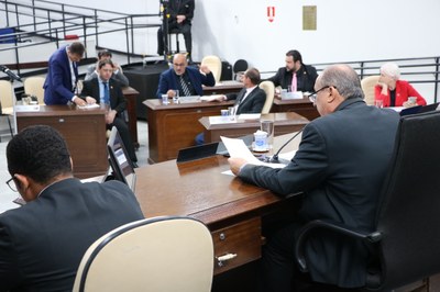 Vereadores aprovam 8 projetos em sessões extraordinárias