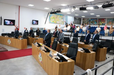 Vereadores aprovam criação de cargos na Educação