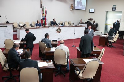 Vereadores aprovam dois projetos em sessões extraordinárias