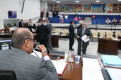 Vereadores aprovam horário especial a servidor
