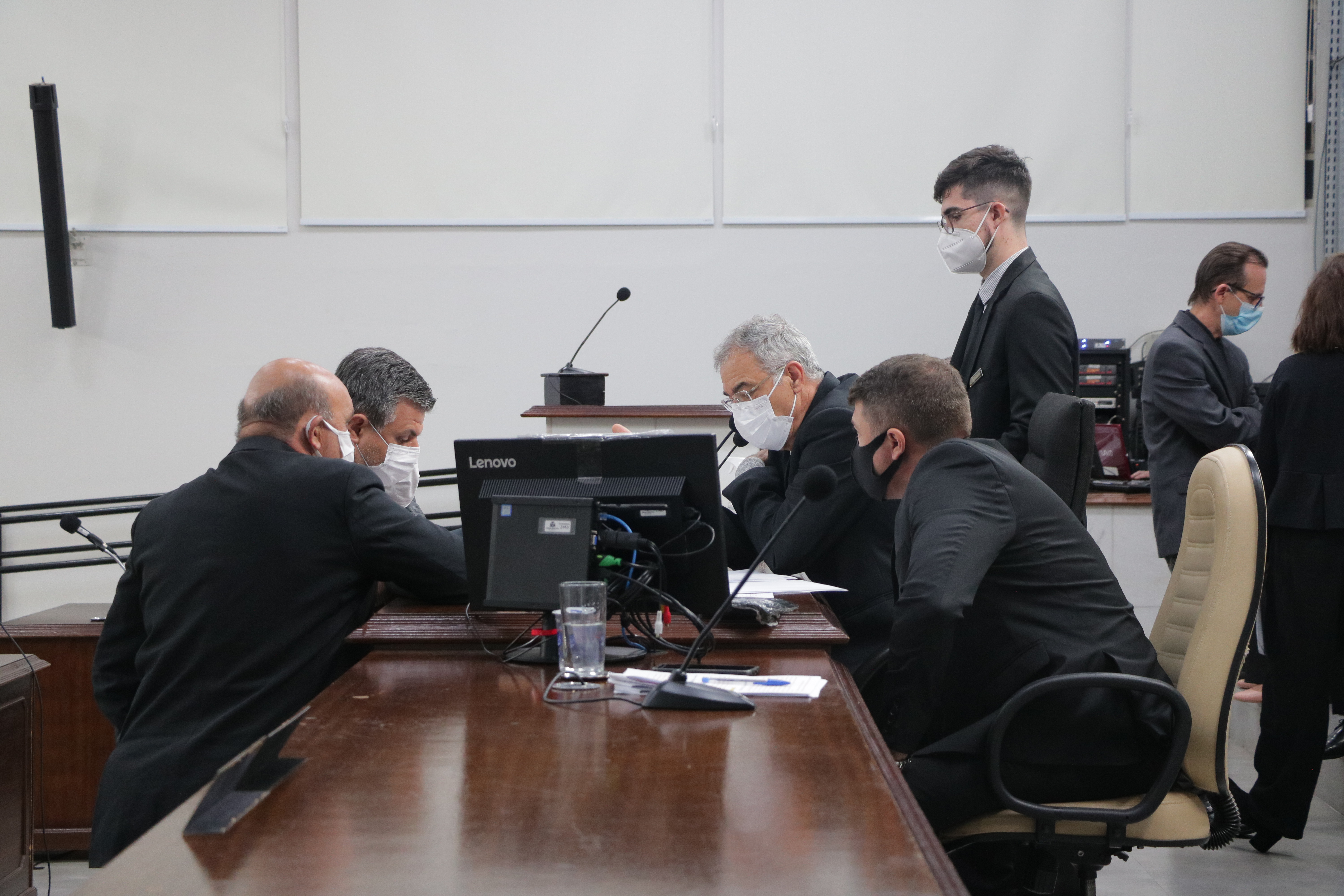 Vereadores aprovam legalidade de prorrogação de contrato de ônibus