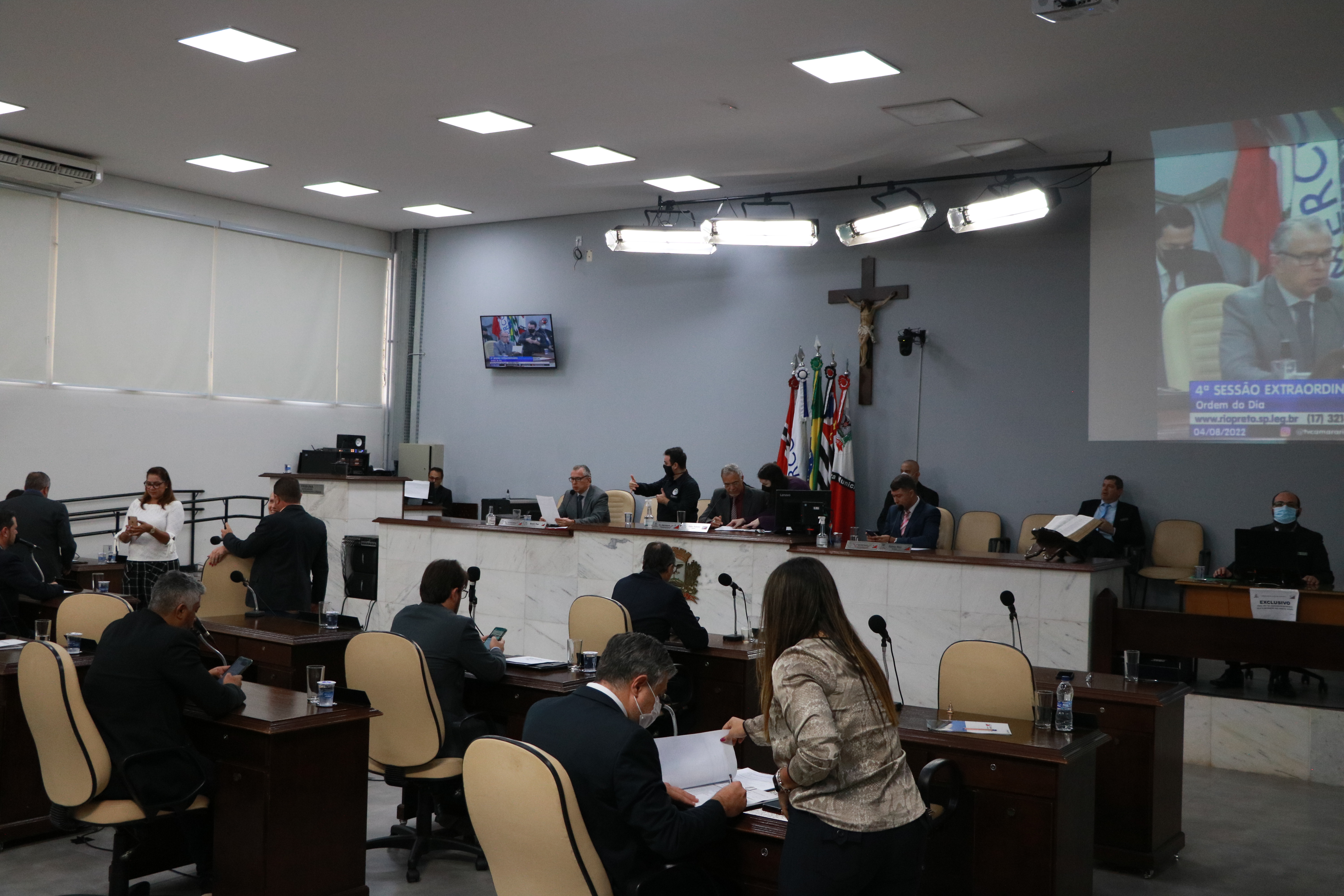 Vereadores aprovam nova tabela salarial para agentes de saúde e endemias