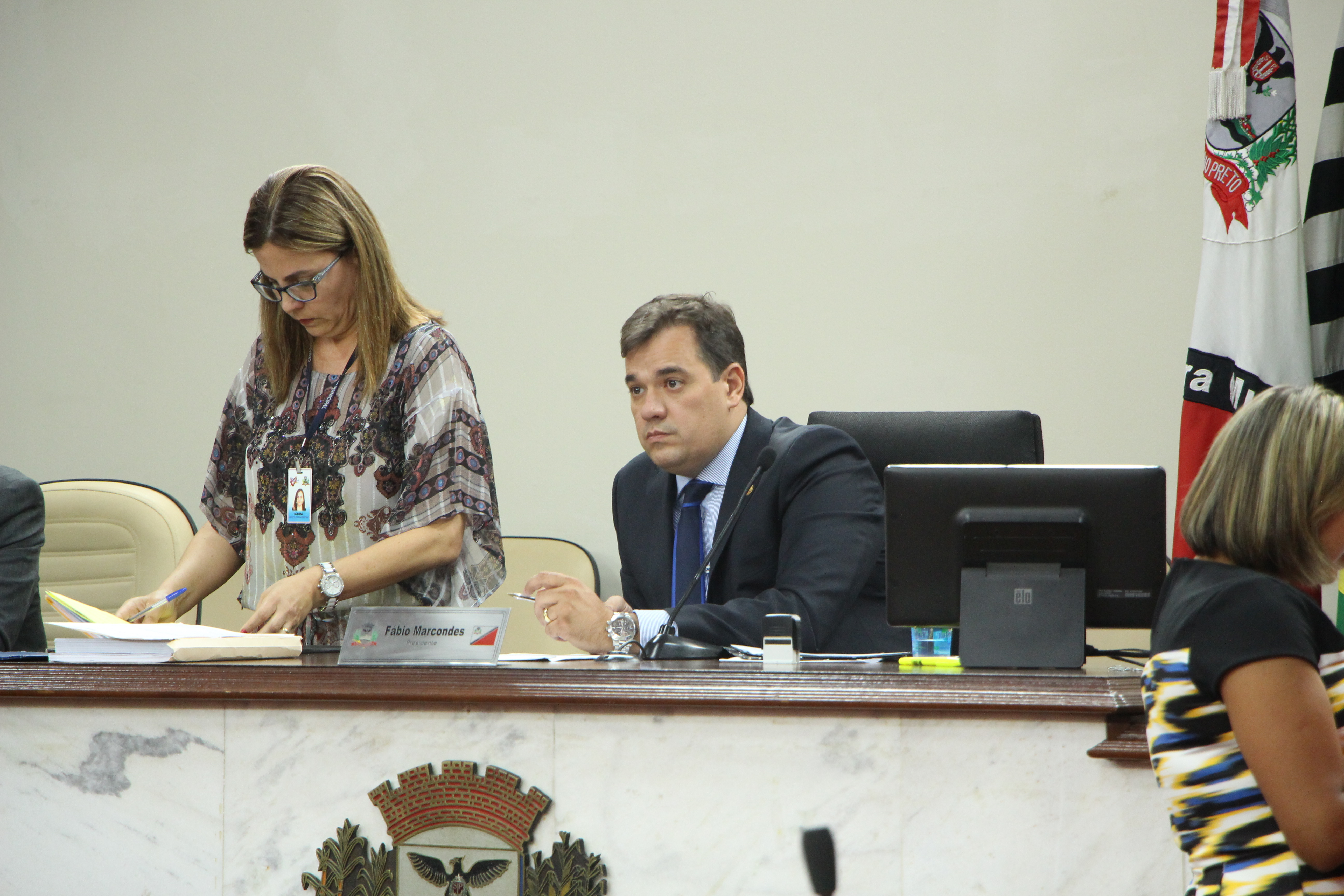 Vereadores aprovam orçamento e antecipação da sessão de posse