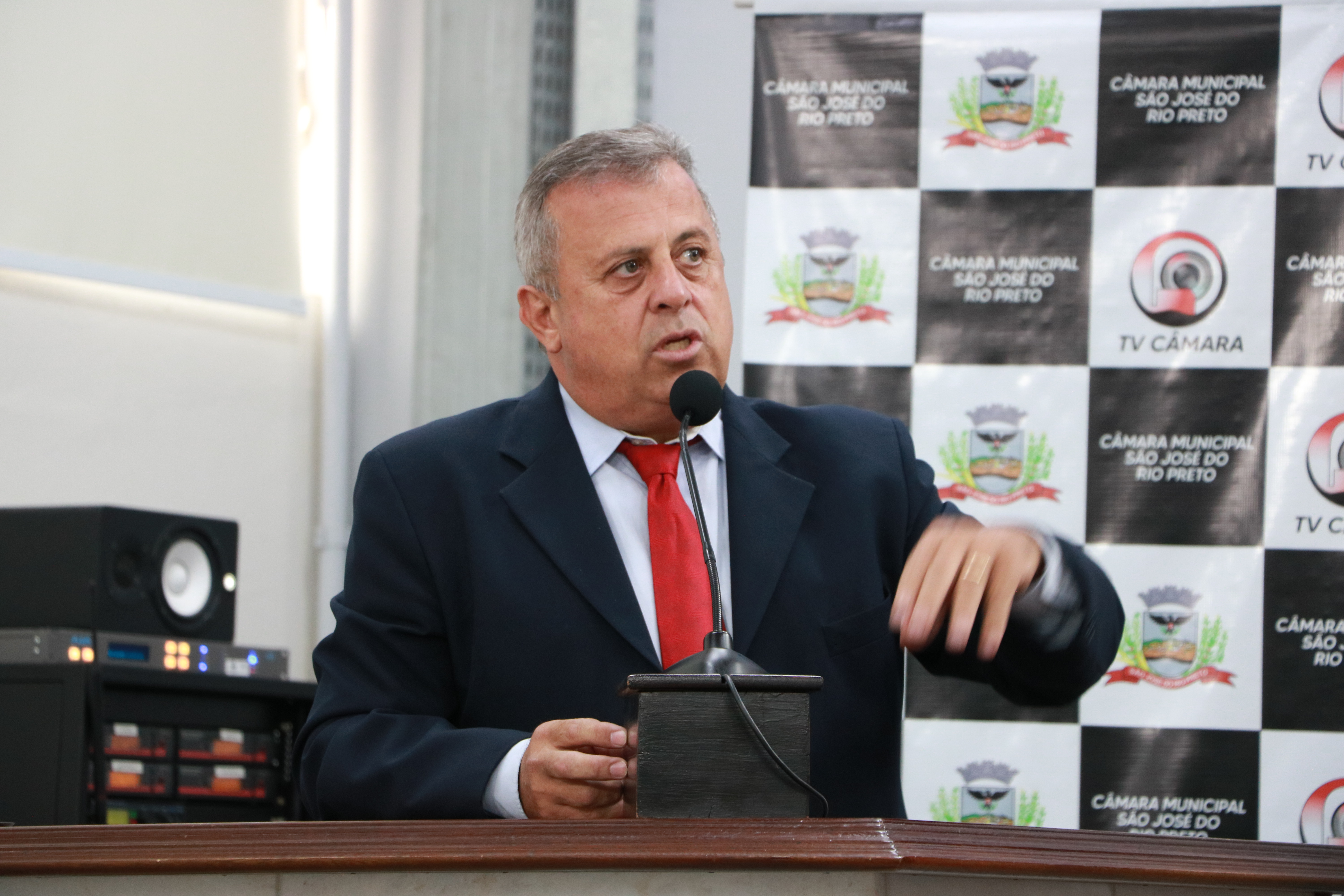Vereadores aprovam projeto que prevê sinaleiros musicais em escolas  