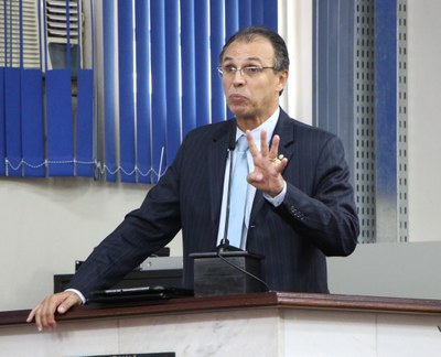 Vereadores aprovam projeto que multa quem jogar lixo nas ruas