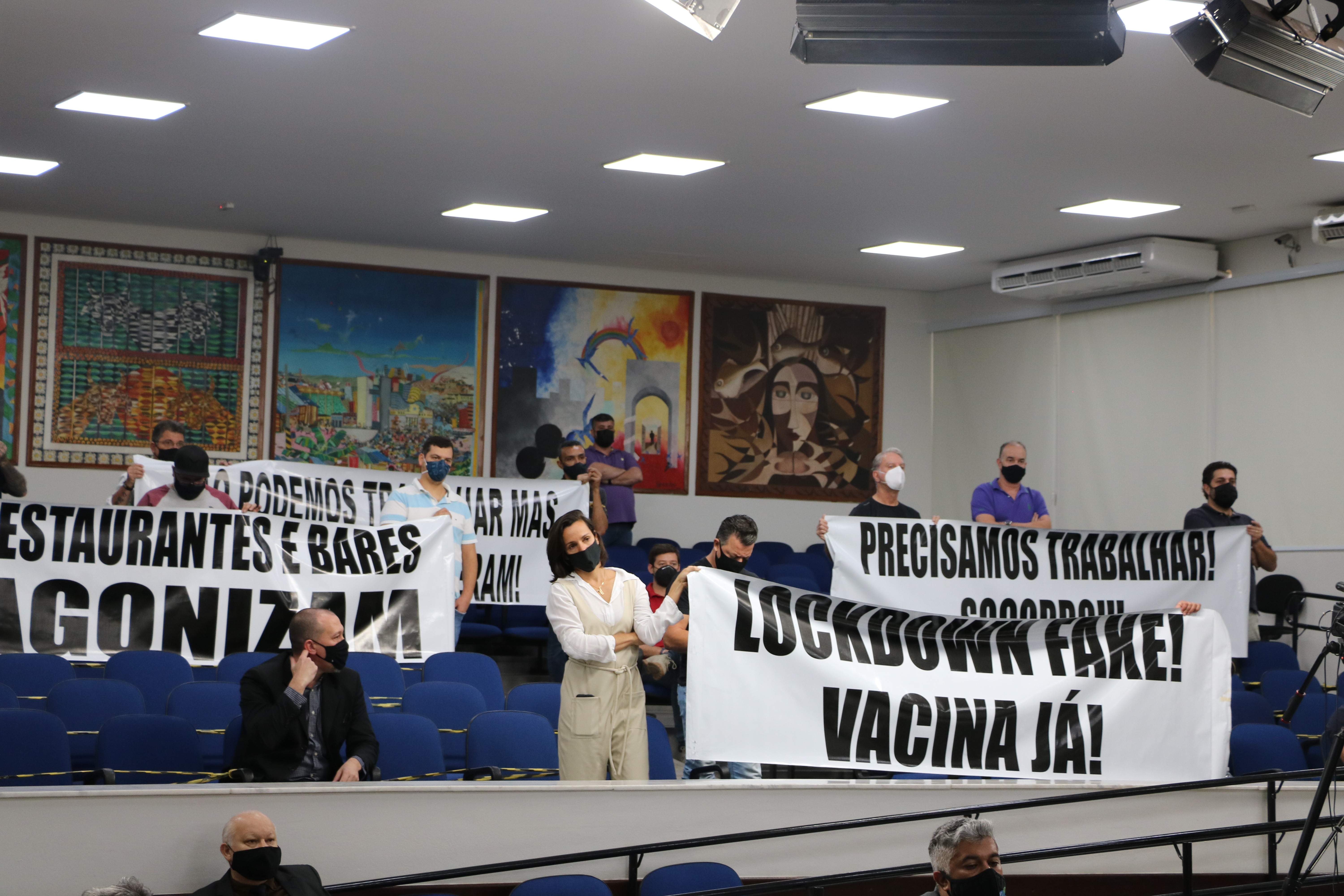 Vereadores aprovam quatro propostas durante a 24ª sessão