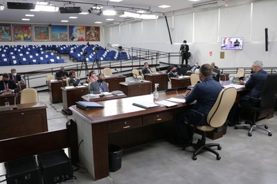 Vereadores aprovam revisão de subsídio de prefeito e servidores