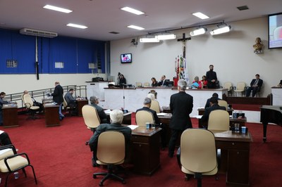 Vereadores aprovam sete projetos e rejeitam dois vetos