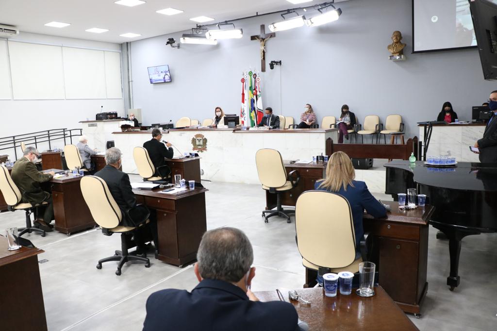 Vereadores aprovam sete projetos na 15ª sessão