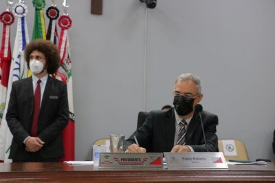 Vereadores aprovam táxi nos corredores de ônibus