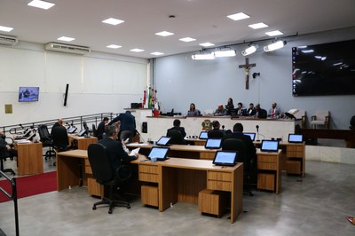Vereadores aprovam a criação de seis cargos na Educação 