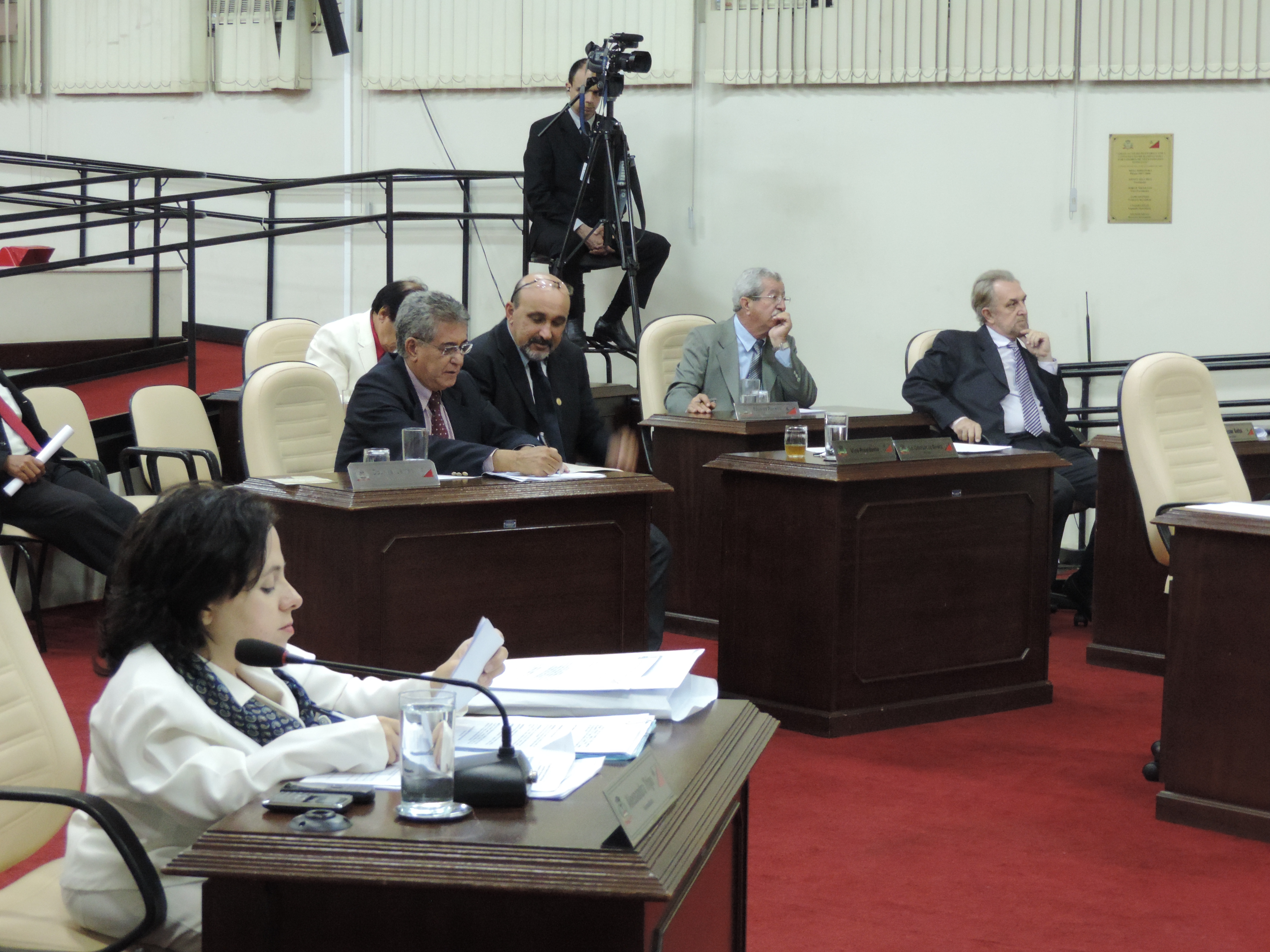 Vereadores discutem 10 proposituras nesta terça-feira