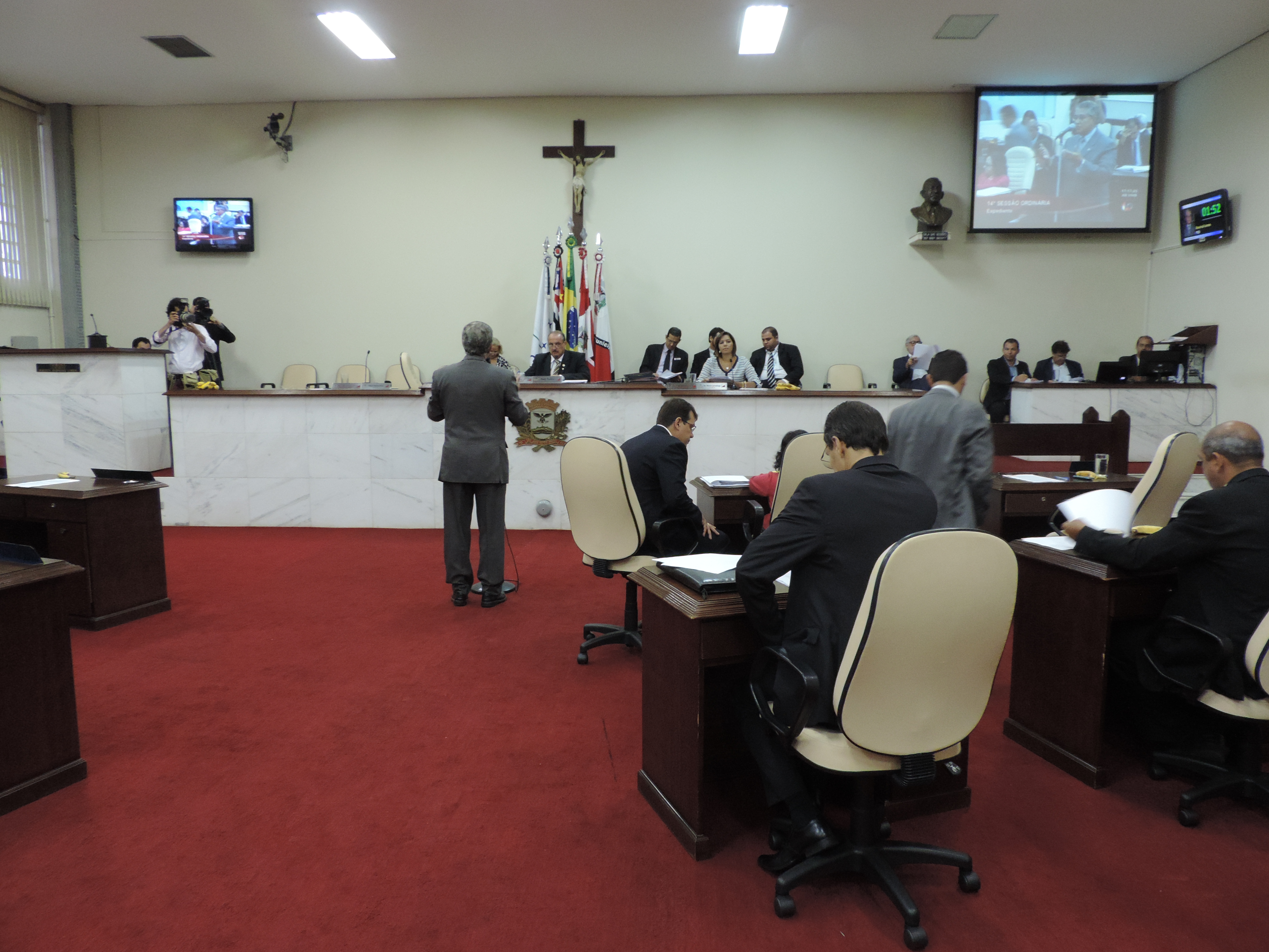 Vereadores discutem nove projetos nesta quinta-feira