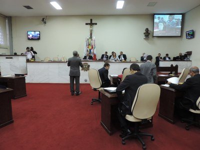 Vereadores discutem nove projetos nesta quinta-feira