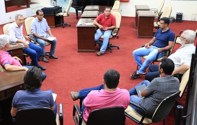 Reunião debate situação de conjunto habitacional