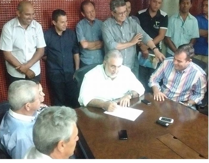 Vereadores participam do anúncio de obras no Carlos de Arnaldo