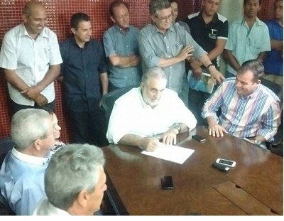 Vereadores participam do anúncio de obras no Carlos de Arnaldo